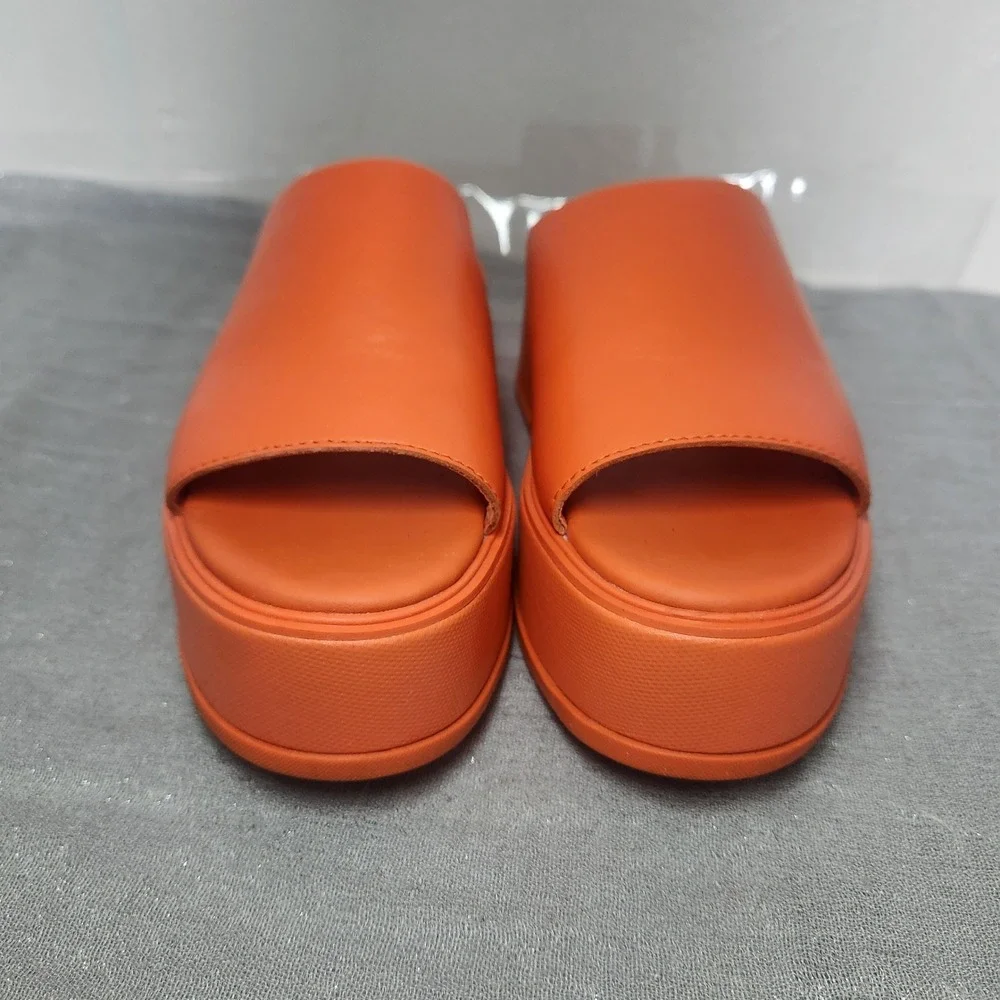 Sorel vibrant orange